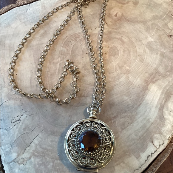 Vintage Avon Necklace - Picture 5 of 8